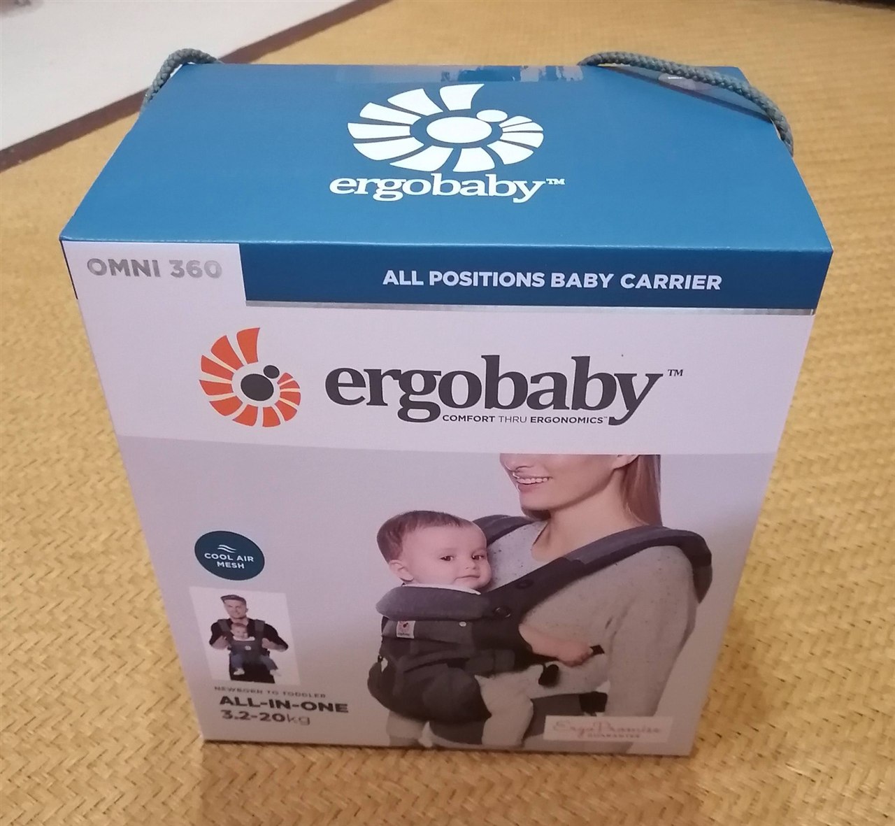 家に買ってきた、エルゴベビー OMNI 360 クールエアの箱